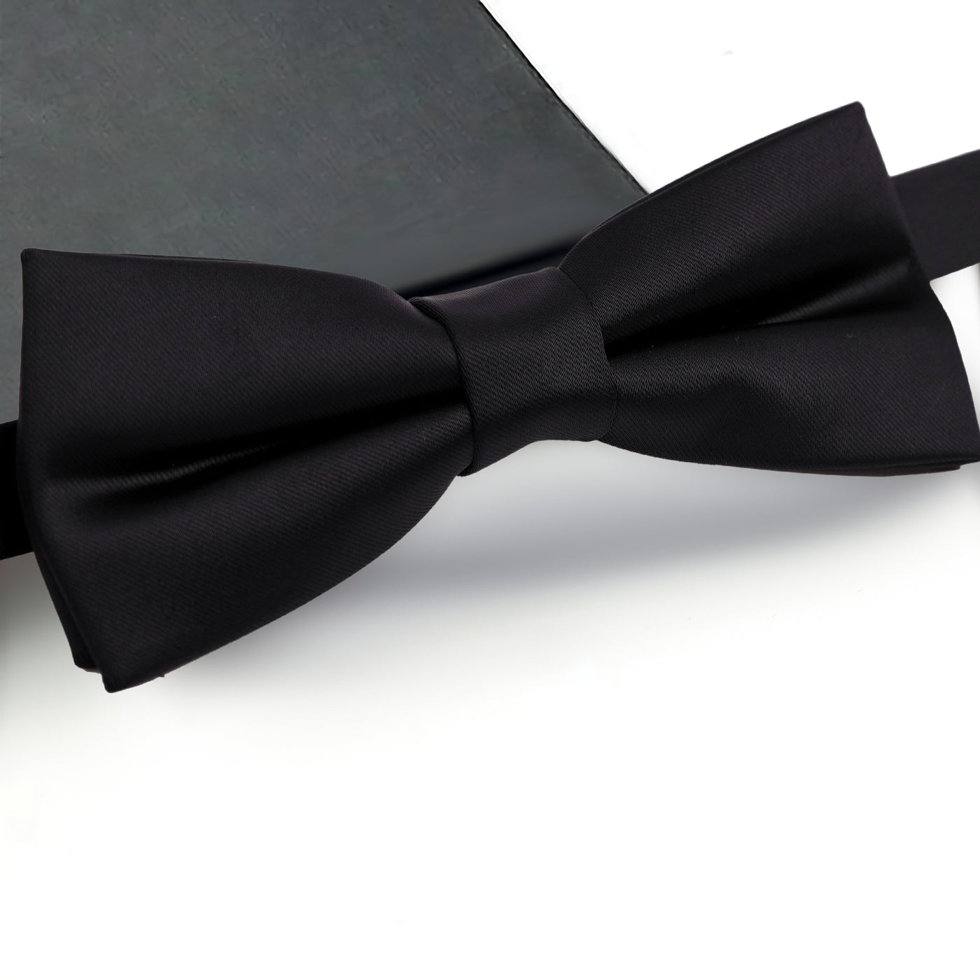 Black bow tie " batwing"